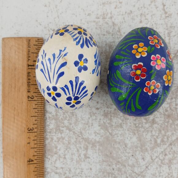 VTG Hand-Painted Decorative Wooden Eggs Floral Decorative Lot of 4 w/ 2 Stands - Picture 4 of 16